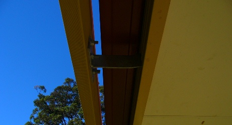 Pergola rafter bracket secured